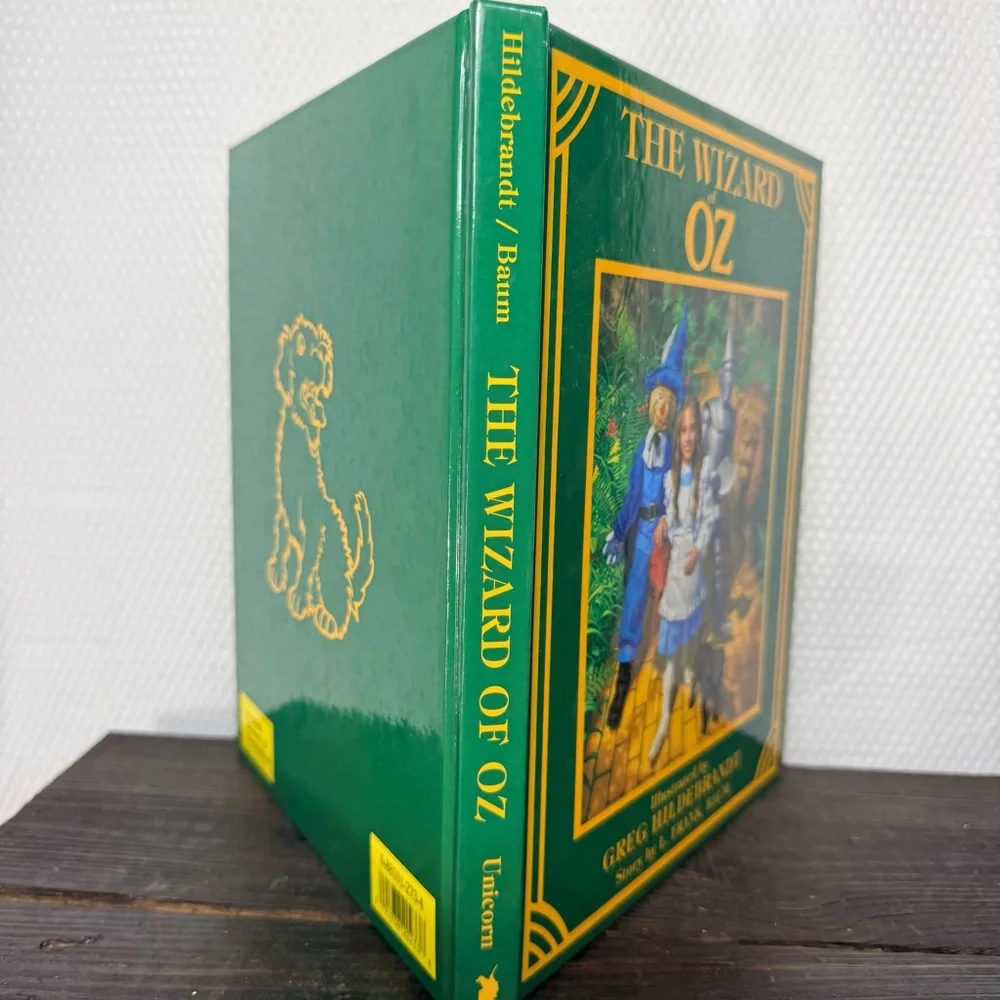 The Wizard of Oz Illustrated Hardcover - Green & Yellow Cover - Picture 3 of 6